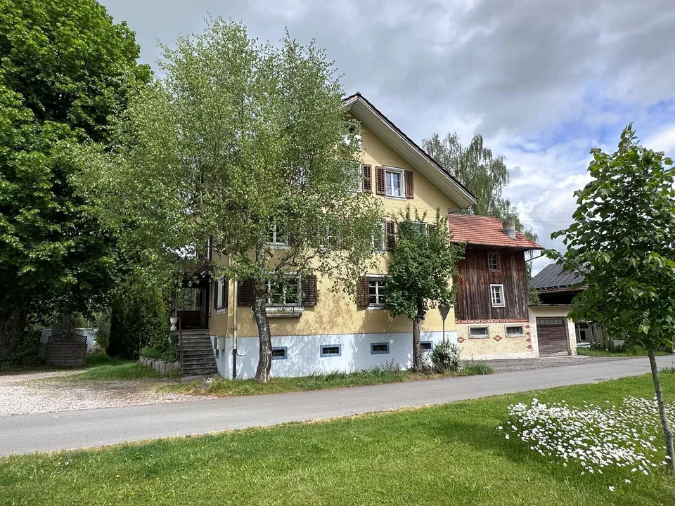 Wohnhaus mit Anbau an zentraler Lage  und grossen Nutzungsreserven