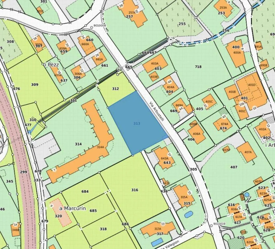 Terreno edificabile soleggiato con leggera pendenza destinato ad ut...
