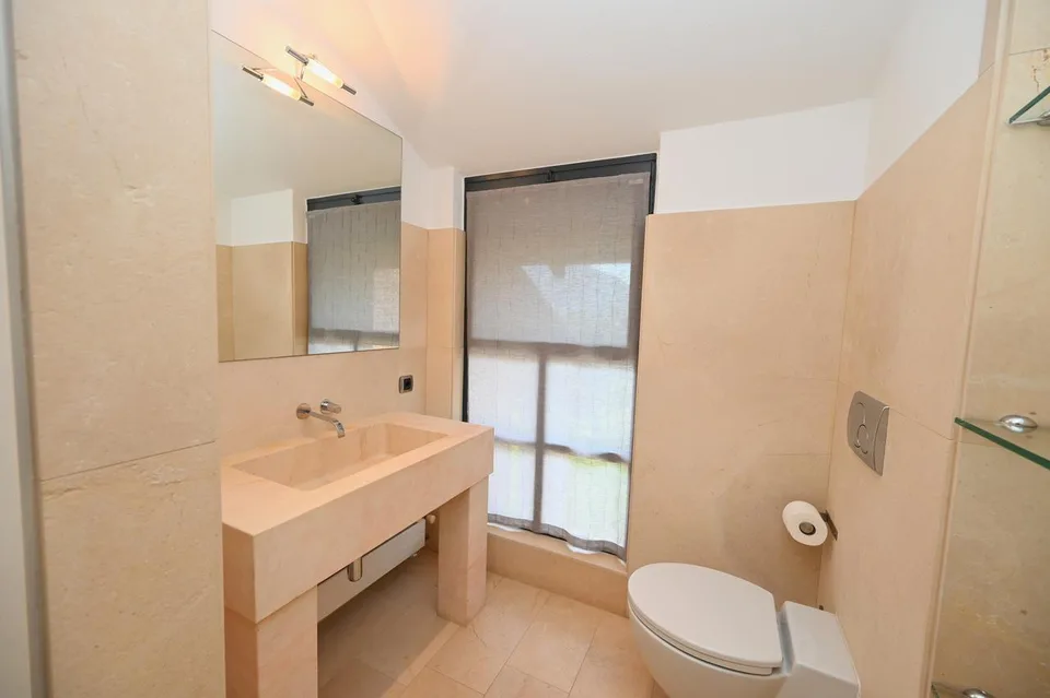 Elegante Villa di Charme con Giardino e Vista Lago – Foto 27 von 30