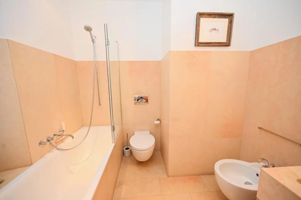 Elegante Villa di Charme con Giardino e Vista Lago – Foto 25 von 30