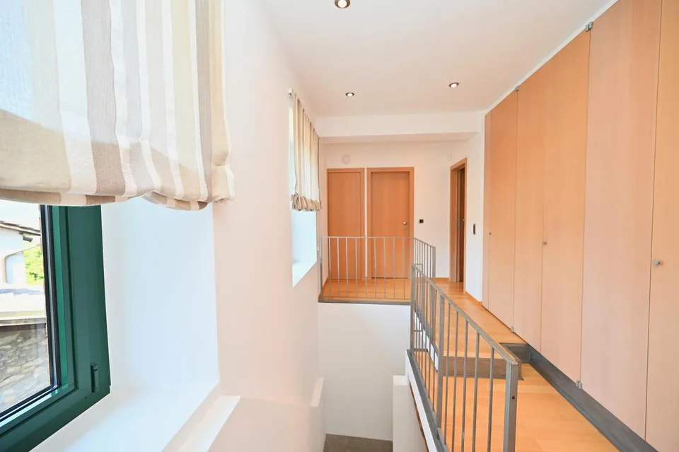 Elegante Villa di Charme con Giardino e Vista Lago – Foto 21 von 30