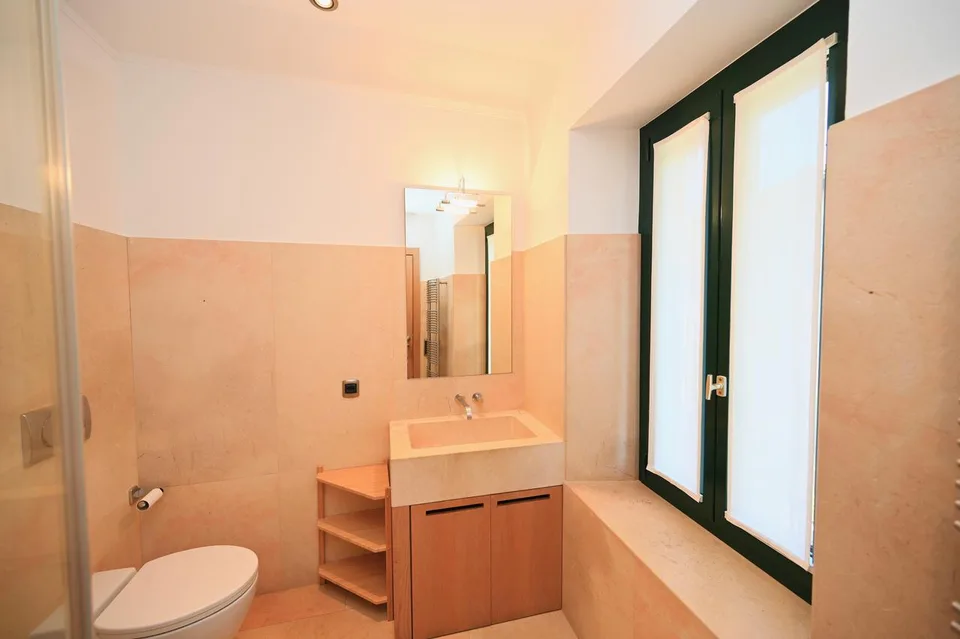 Elegante Villa di Charme con Giardino e Vista Lago – Foto 23 von 30