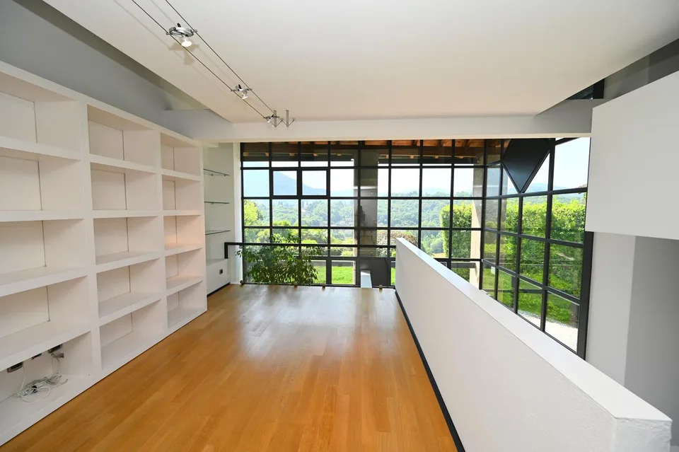 Elegante Villa di Charme con Giardino e Vista Lago – Foto 14 von 30