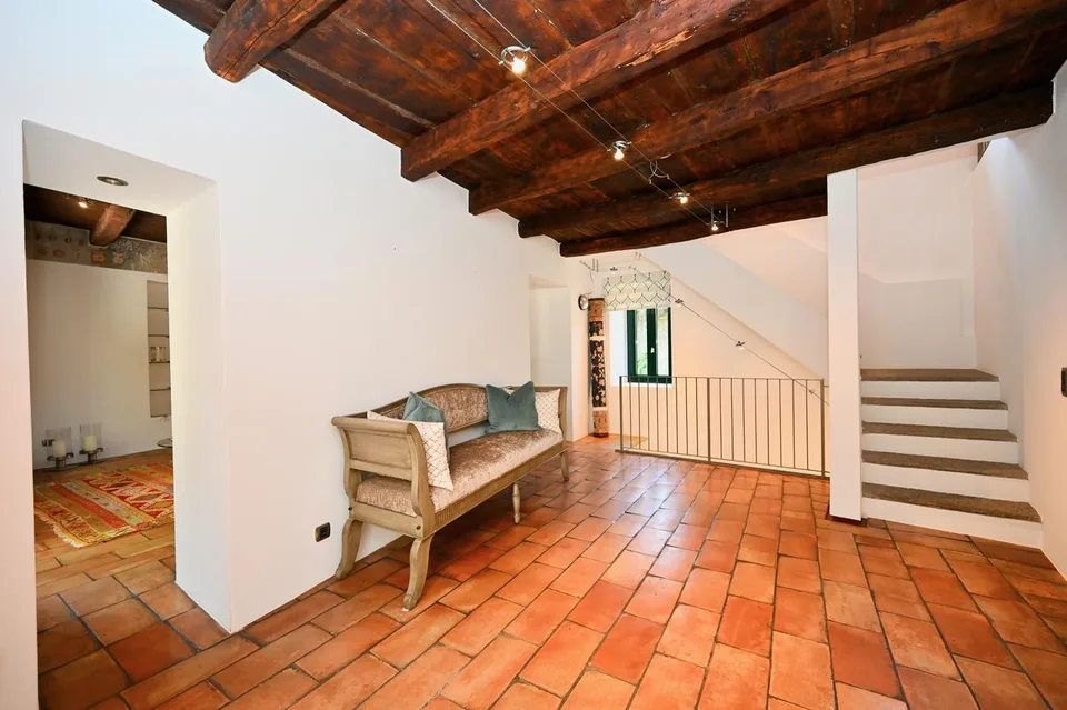 Elegante Villa di Charme con Giardino e Vista Lago – Foto 12 von 30