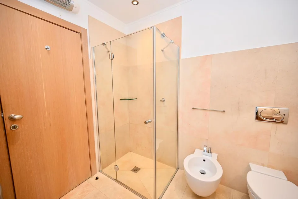 Elegante Villa di Charme con Giardino e Vista Lago – Foto 26 von 30