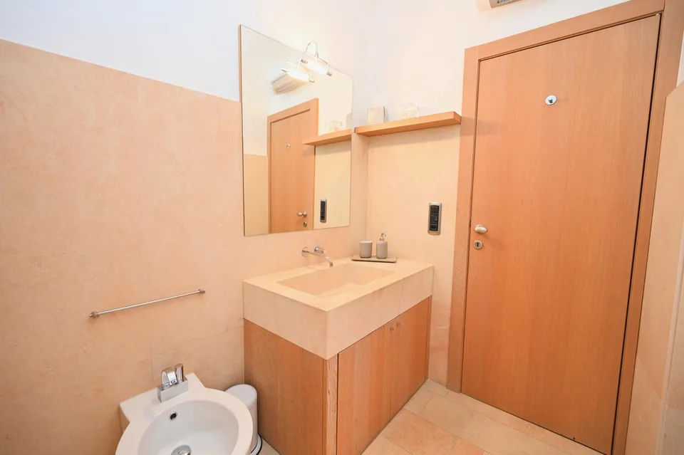 Elegante Villa di Charme con Giardino e Vista Lago – Foto 24 von 30
