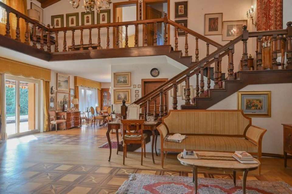 Herrschaftliche Villa mit Pool an exklusiver Lage | Prestigious sta... – Foto 8 von 10