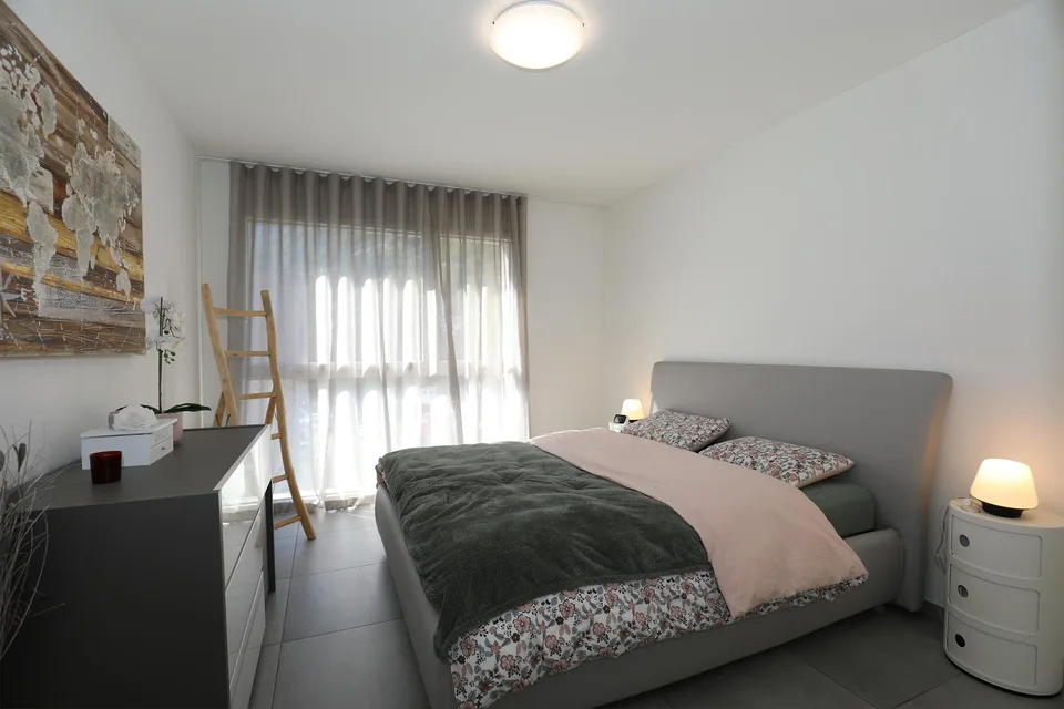 Moderno appartamento all'ultimo piano con vista aperta – foto 10 di 23