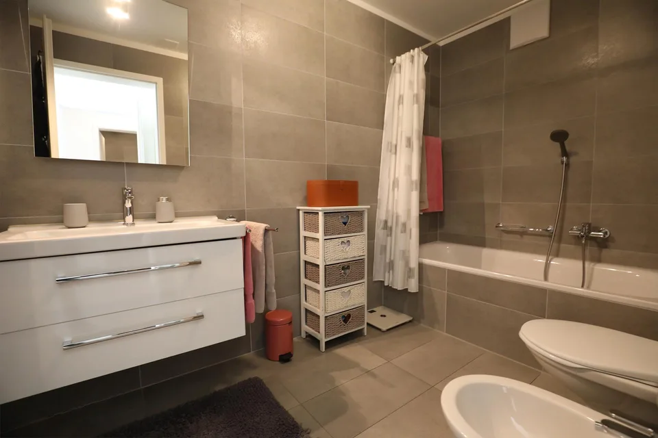 Moderno appartamento all'ultimo piano con vista aperta – foto 13 di 23