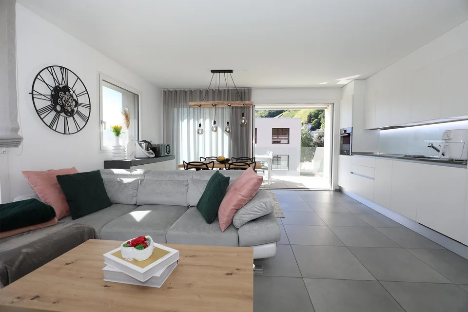 Moderno appartamento all'ultimo piano con vista aperta – foto 8 di 23