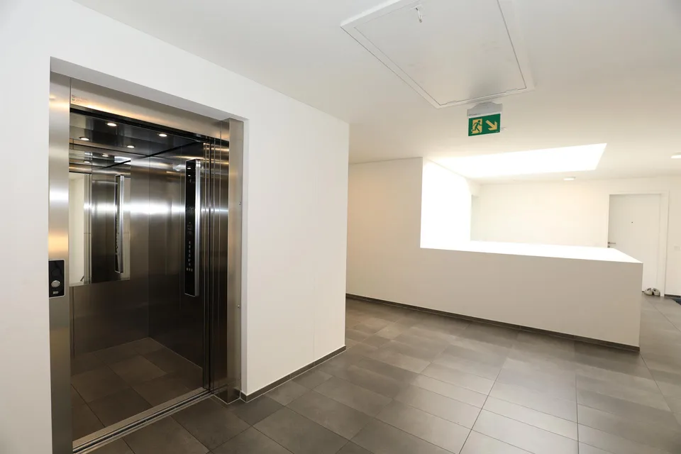 Moderno appartamento all'ultimo piano con vista aperta – foto 19 di 23