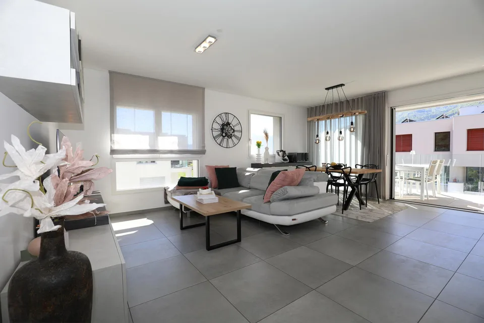 Moderno appartamento all'ultimo piano con vista aperta