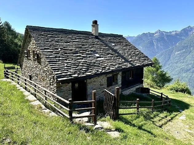 6 1/2-Zimmer-Rustico-Chalet mit Panorama-Bergsicht   /   bel rustic...