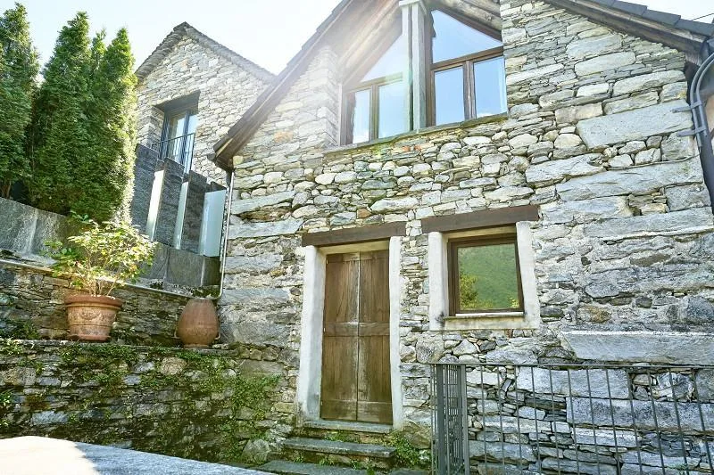 wunderschönes 3 1/2-Zimmer-Rustico mit Granitsteinsitzplatz im Dorf...
