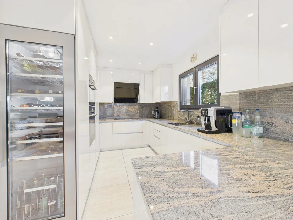 Moderna casa indipendente 8 locali con ampio parcheggio, Cadempino
