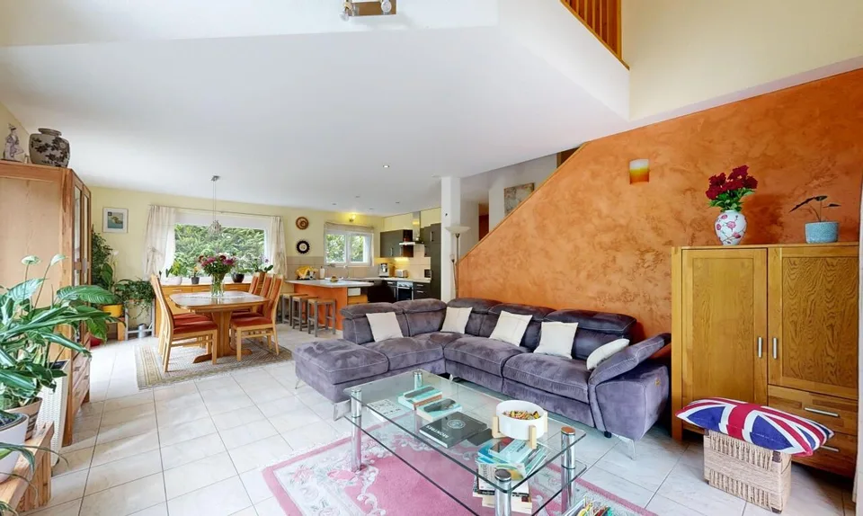 Villa indipendente di 5.5 con lotto edificabile di 1.200 m²