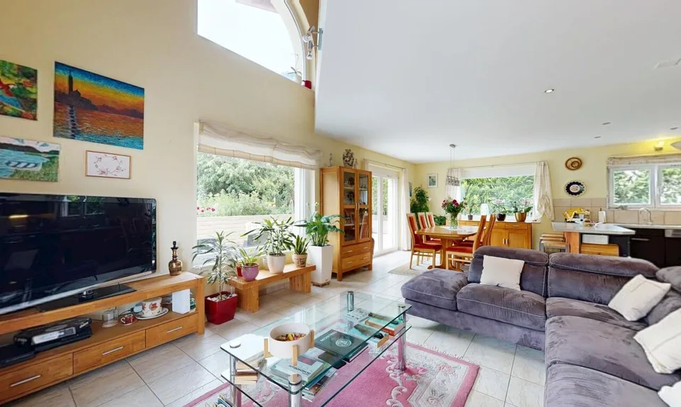 Villa indipendente di 5.5 con lotto edificabile di 1.200 m²