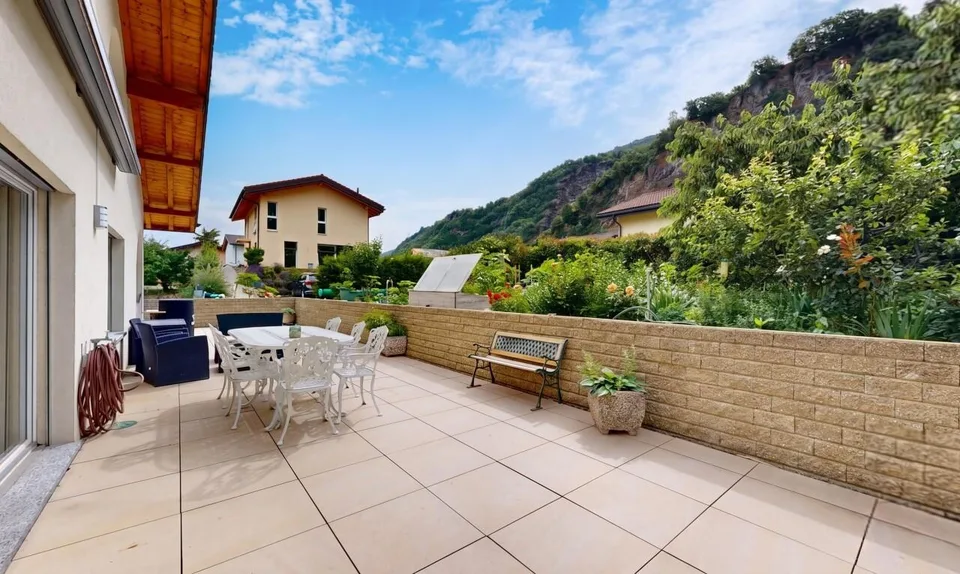 Individual villa with 5.5 rooms and a buildable plot of 1'200 m² – photo 10 of 21