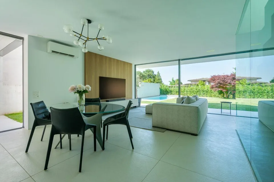 VILLA LUGANESE-VILLA MINERGIE CON PISCINA RISCALDATA E GIARDINO PRI...
