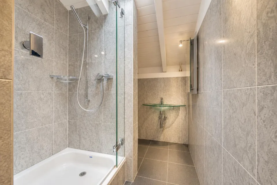 Architektonisches Reihenhaus mit Weite, Licht und Privatsphäre in G... – Foto 17 von 18