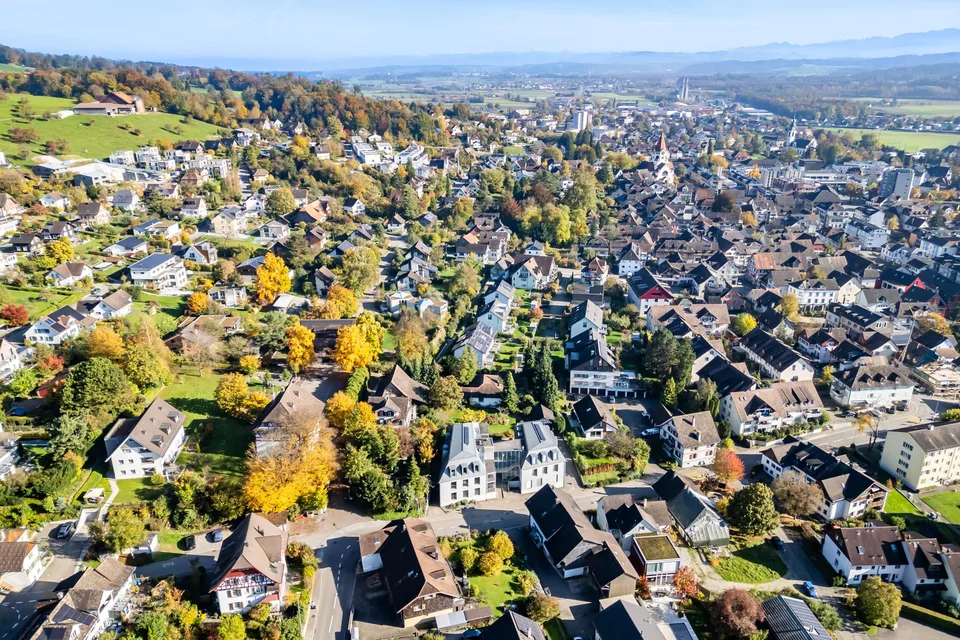 Wohnen auf zwei Ebenen mit gedecktem Aussenbereich – Foto 8 von 9