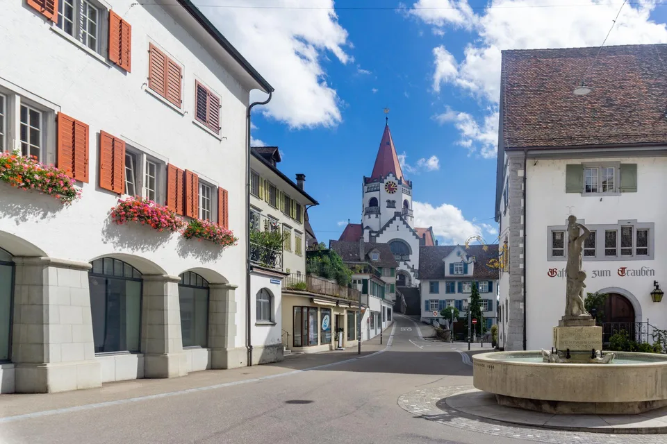 Wohnen auf zwei Ebenen mit gedecktem Aussenbereich – Foto 7 von 9