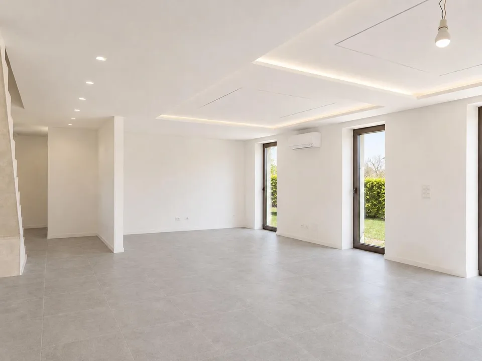 MODERNA CASA UNIFAMILIARE DI NUOVA COSTRUZIONE CON GIARDINO