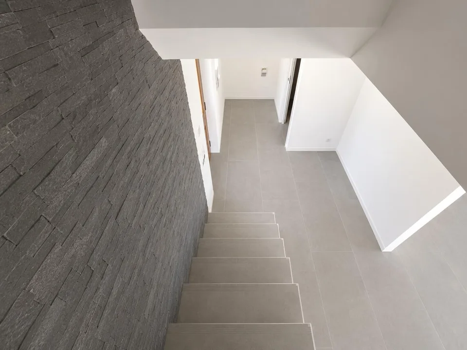 MODERNA CASA UNIFAMILIARE DI NUOVA COSTRUZIONE CON GIARDINO