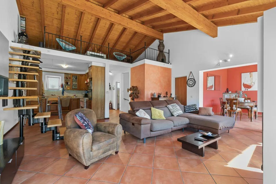 Vivi la bellezza di Capolago: casa con vista mozzafiato sul lago