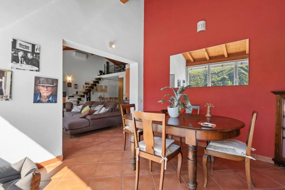 Vivi la bellezza di Capolago: casa con vista mozzafiato sul lago – foto 10 di 17