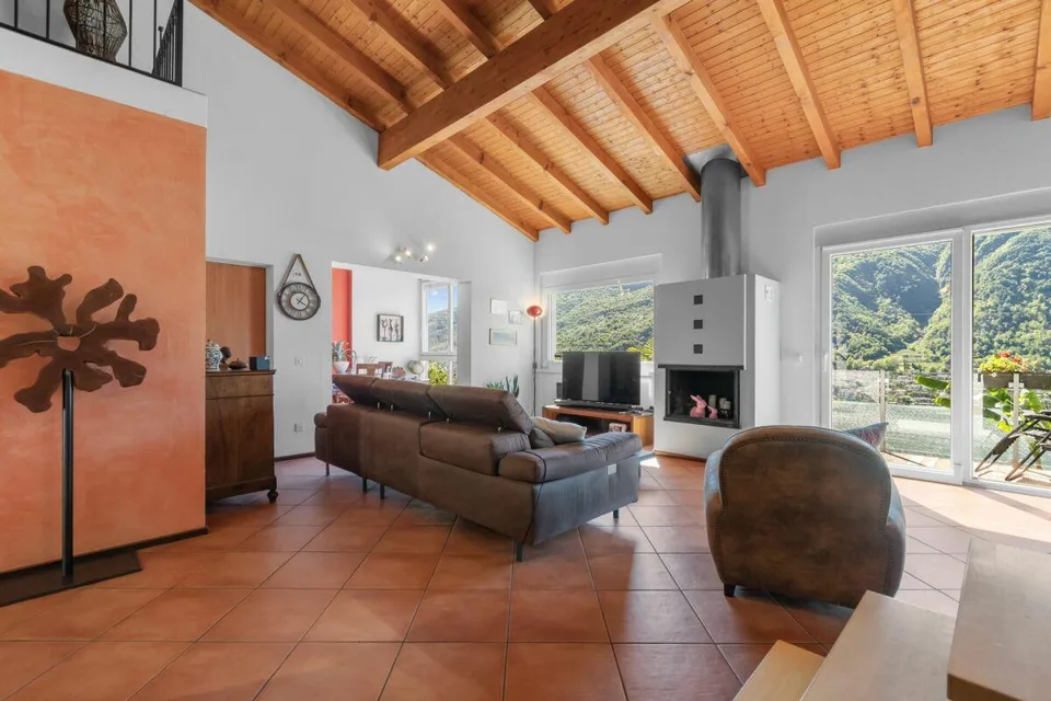 Vivi la bellezza di Capolago: casa con vista mozzafiato sul lago – foto 6 di 17