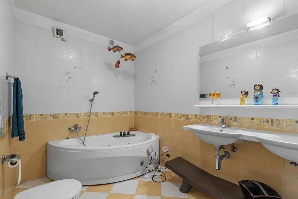 Vivi la bellezza di Capolago: casa con vista mozzafiato sul lago – foto 13 di 17