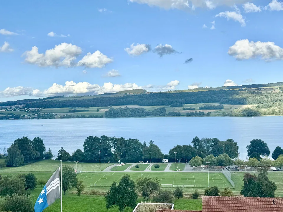 FÜR DEINE NEUGESTALTUNG - Einfamilienhaus mit Seesicht und Landreserve