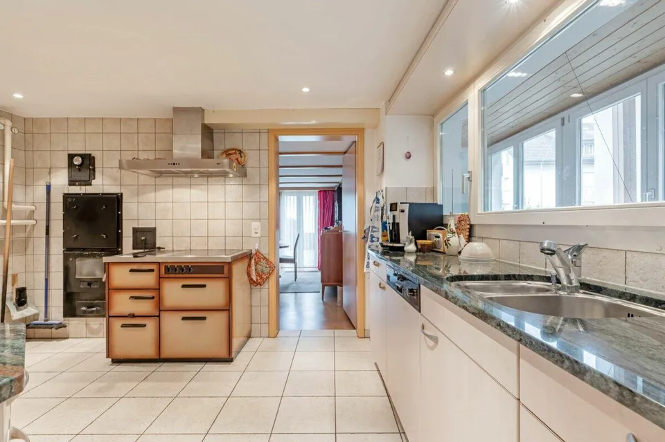 Baulandgrundstück über 1'758 m² mit Zweifamilienhaus und viel Entwi...