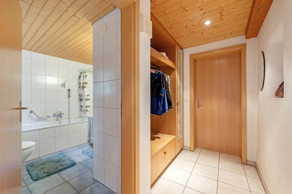 Baulandgrundstück über 1'758 m² mit Zweifamilienhaus und viel Entwi... – photo 9 sur 26