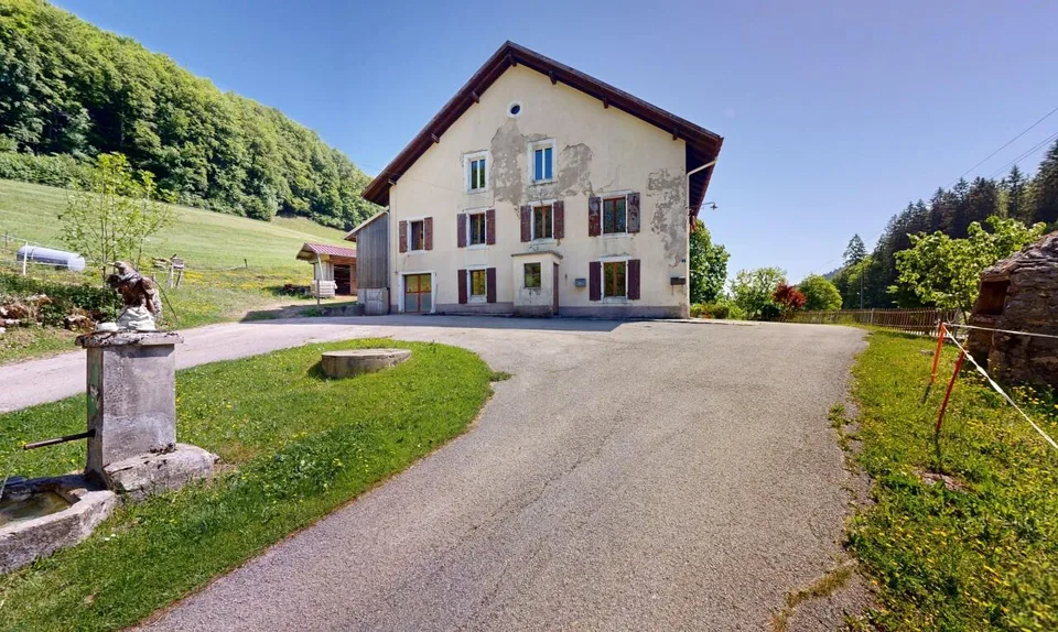 Les Bayards: Ancienne ferme avec grange et appartements – photo 10 of 11