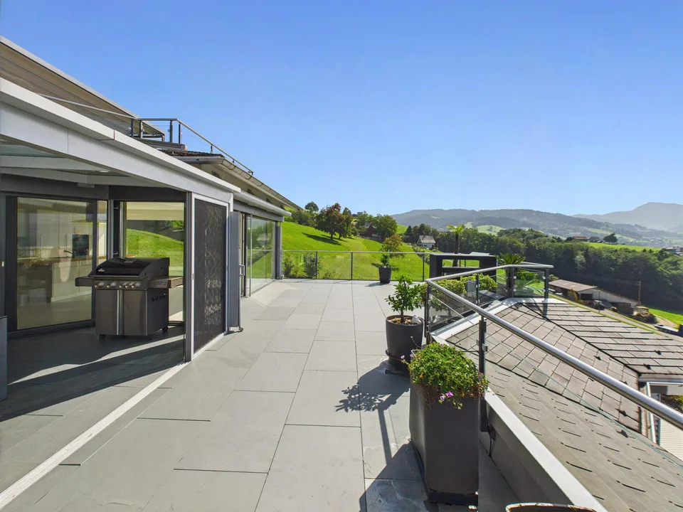 Exklusive Terrassenwohnung an wunderschöner Lage mit freier Sicht a...