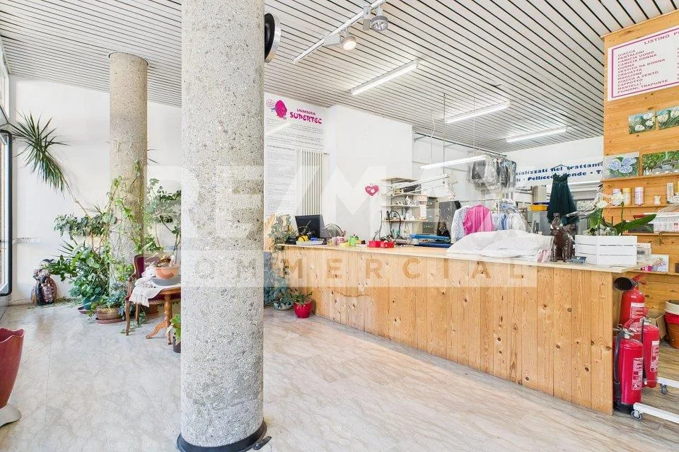 Lugano-Cassarate – Locale commerciale con grande visibilità in vendita