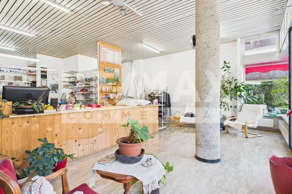 Lugano-Cassarate – Locale commerciale con grande visibilità in vendita