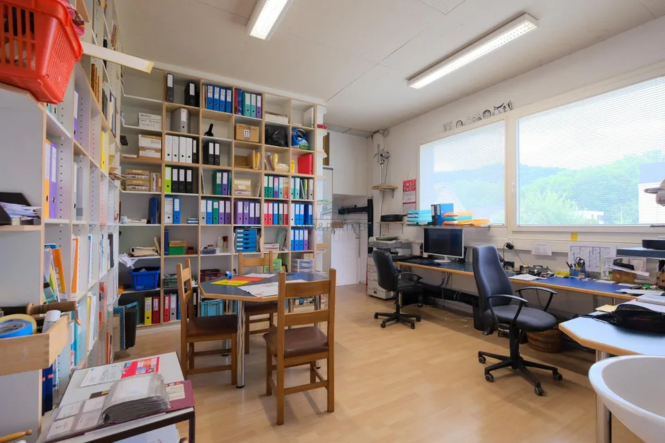 900m² Gewerbefläche: Top-Infrastruktur, vielseitig nutzbar, nachhaltig – foto 6 di 13