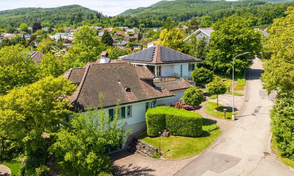 Exklusives Landhaus-Anwesen mit zwei Häusern & Parkgarten