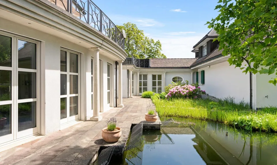 Exklusives Landhaus-Anwesen mit zwei Häusern & Parkgarten