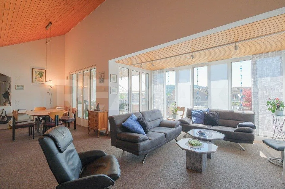 Sonnenterrasse mit Aussicht - 3.5 (4.5) Zimmer-Dachmaisonette-Wohnung