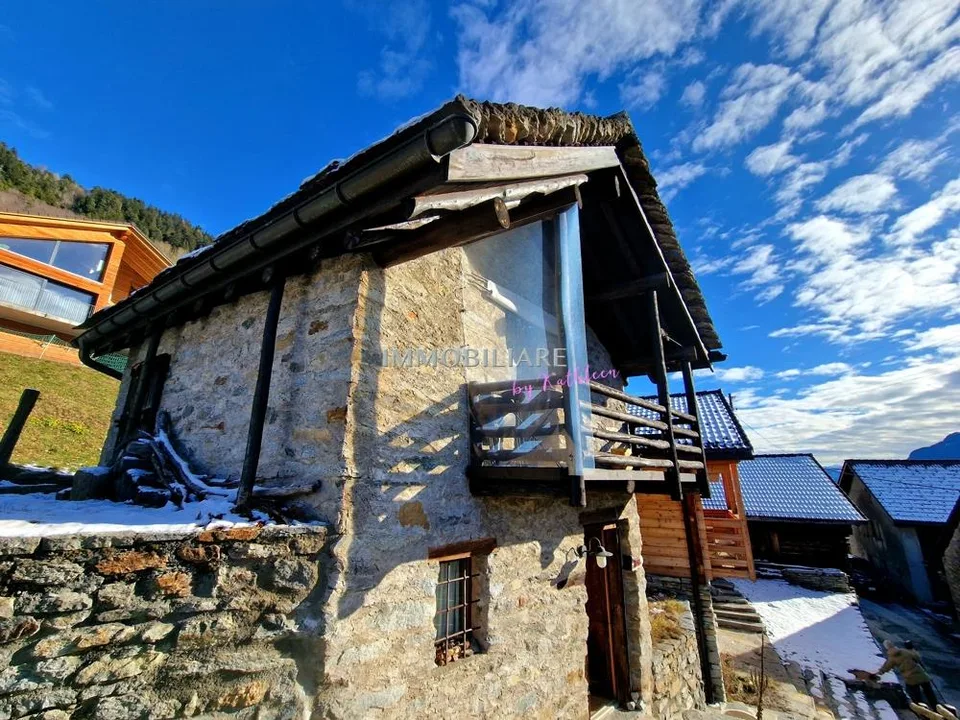 Kuscheliges Rustico in ruhigem Tessiner Bergdorf, volle Wintersonne