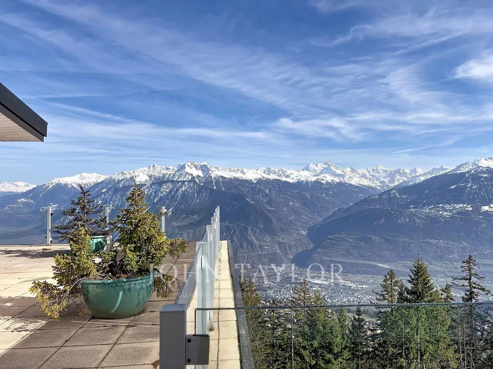Penthouse unique avec magnifique vue, à 5 minutes de Crans-Montana