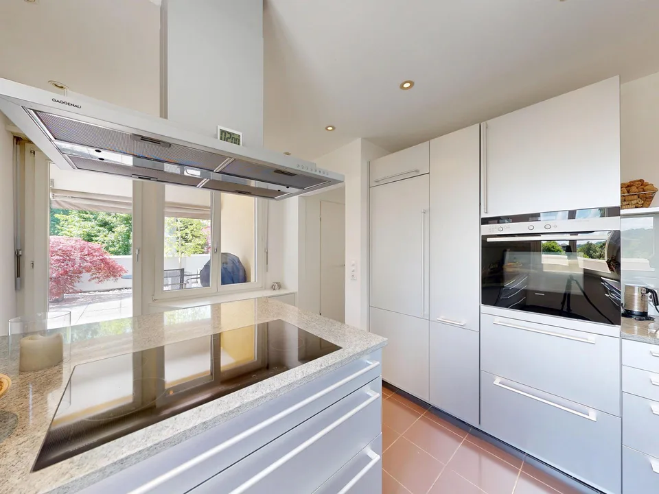 Maisonette- Attikawohnung mit grosser Dachterrasse und Poolanlage
