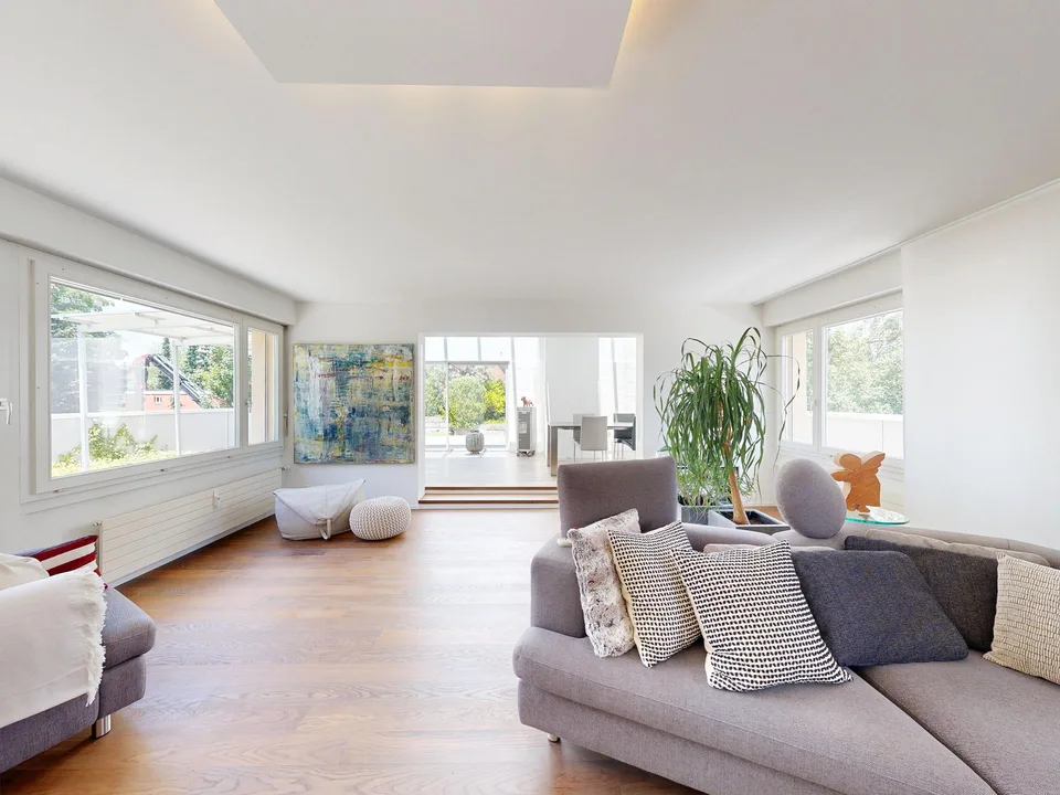 Maisonette- Attikawohnung mit grosser Dachterrasse und Poolanlage