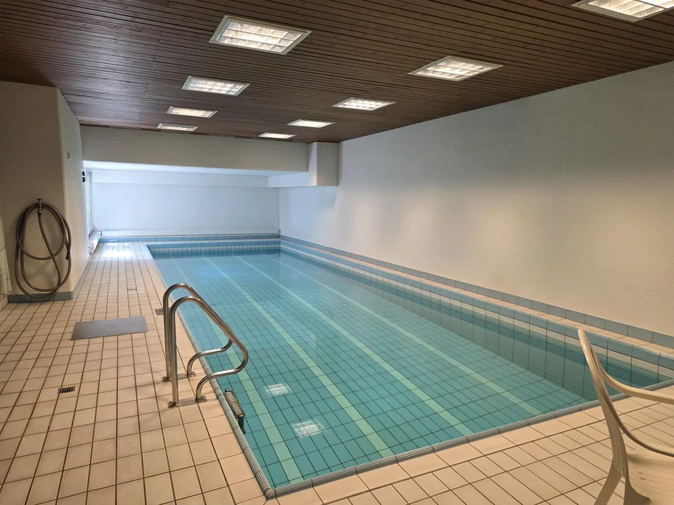 Maisonette- Attikawohnung mit grosser Dachterrasse und Poolanlage – foto 15 di 19