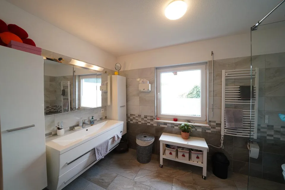Attraktive EG-Wohnung mit Terrasse, Garten und Weitsicht – foto 10 di 13