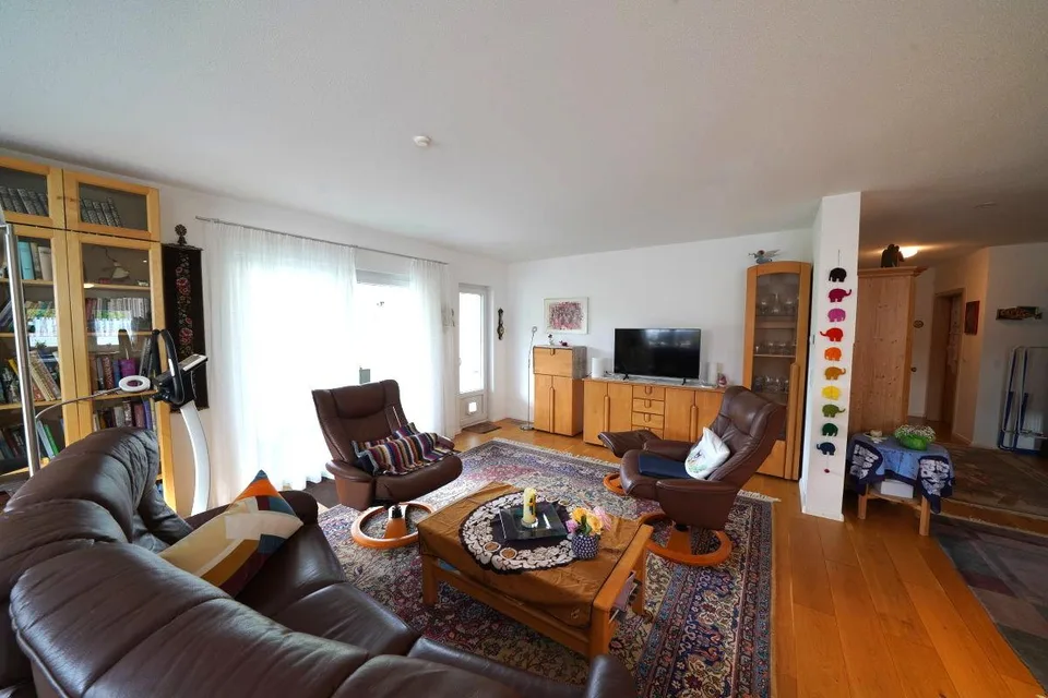 Attraktive EG-Wohnung mit Terrasse, Garten und Weitsicht